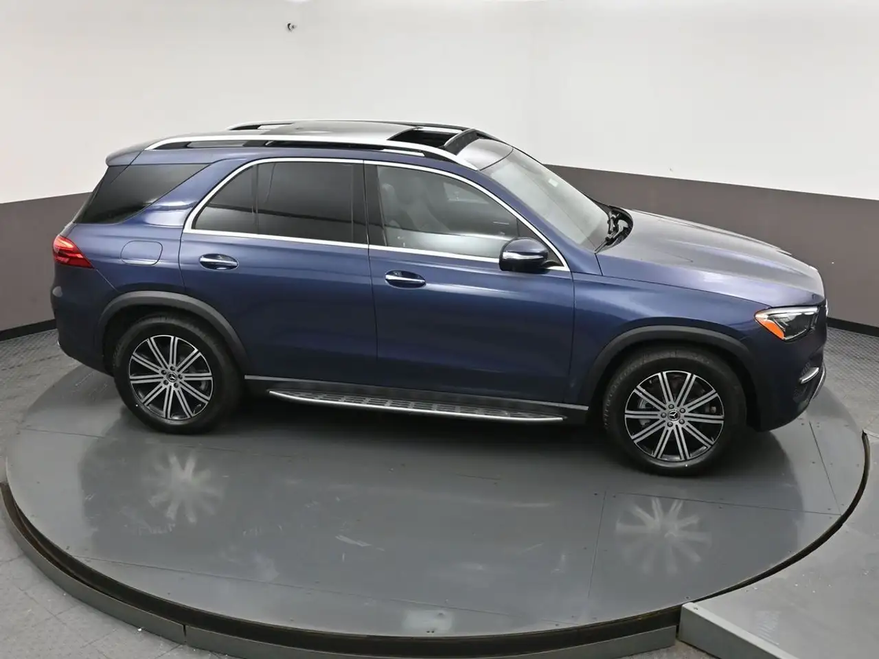 Mercedes-Benz GLE - Image 50