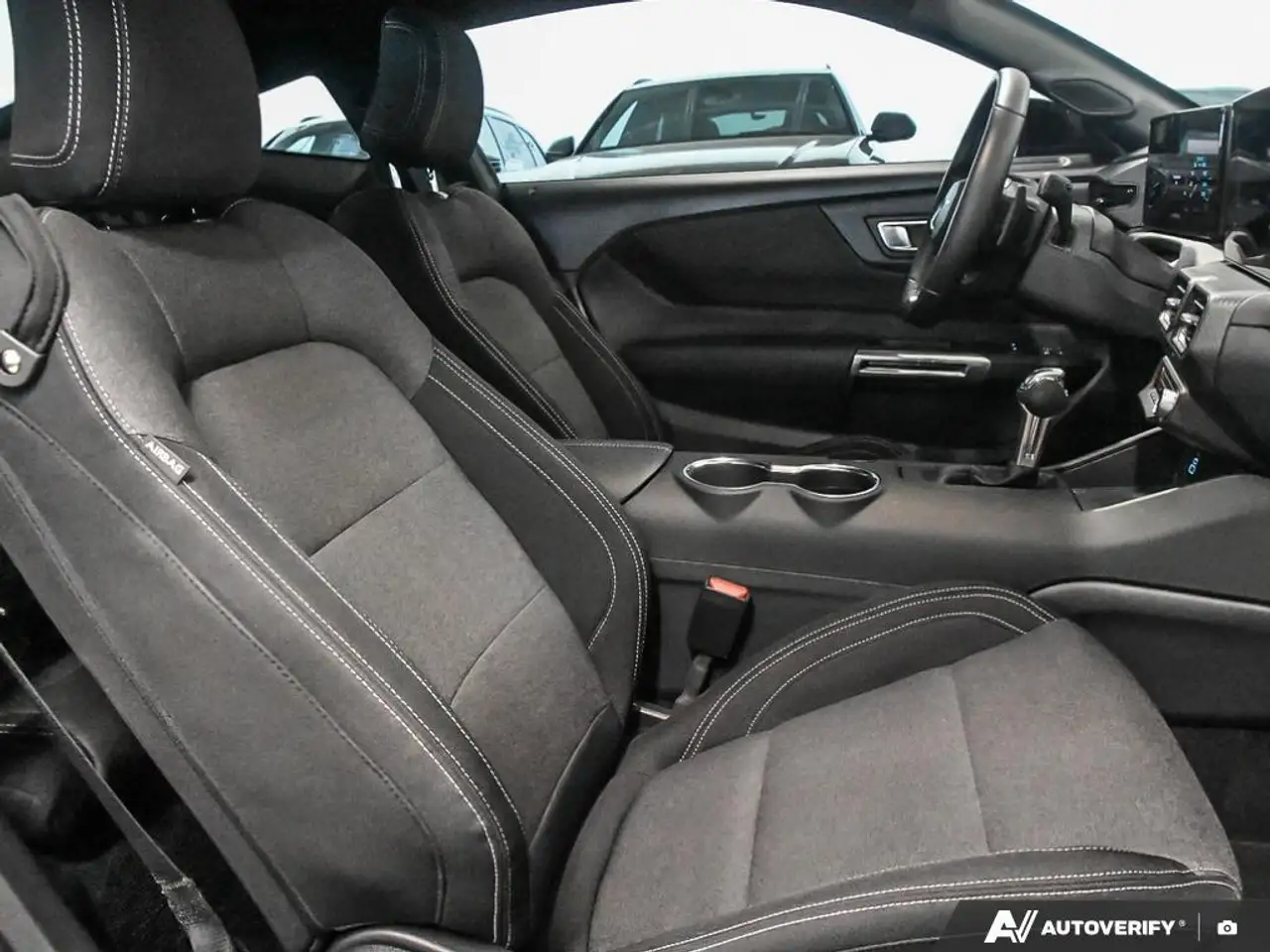 Ford Mustang - Image 10