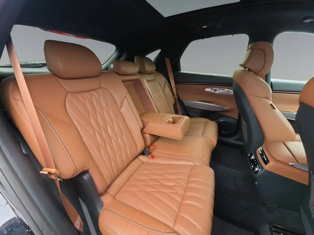 Genesis GV70 - Image 17