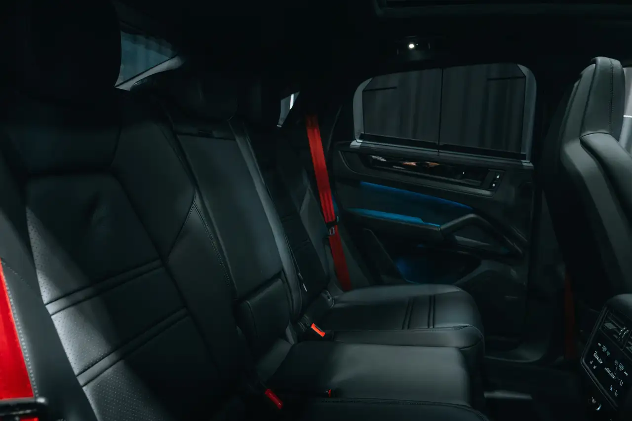 Porsche Cayenne - Image 13