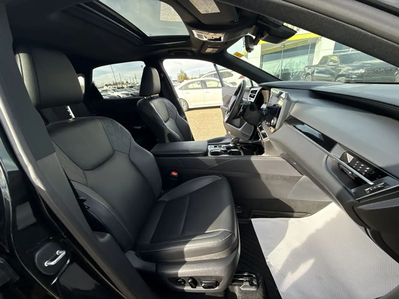 Lexus RX - Image 24