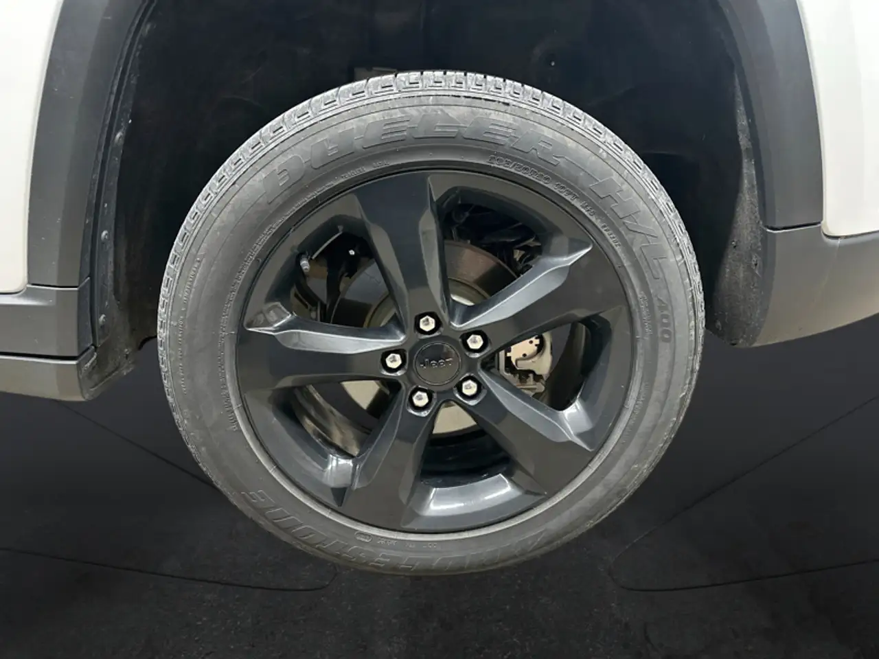 Jeep Grand Cherokee - Image 23