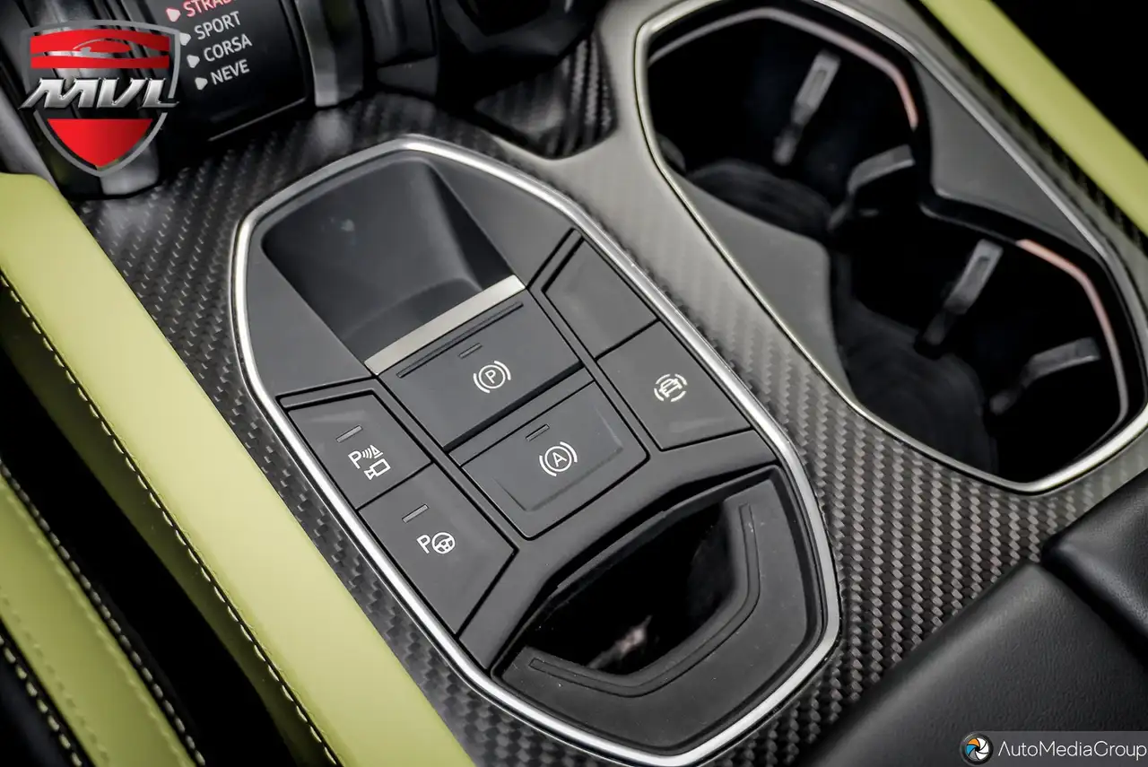 Lamborghini Urus - Image 32