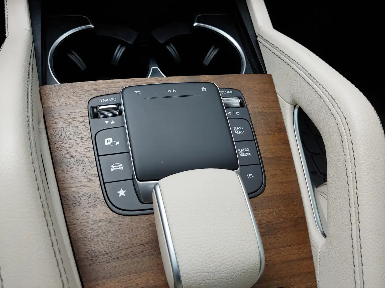 Mercedes-Benz GLE - Image 33
