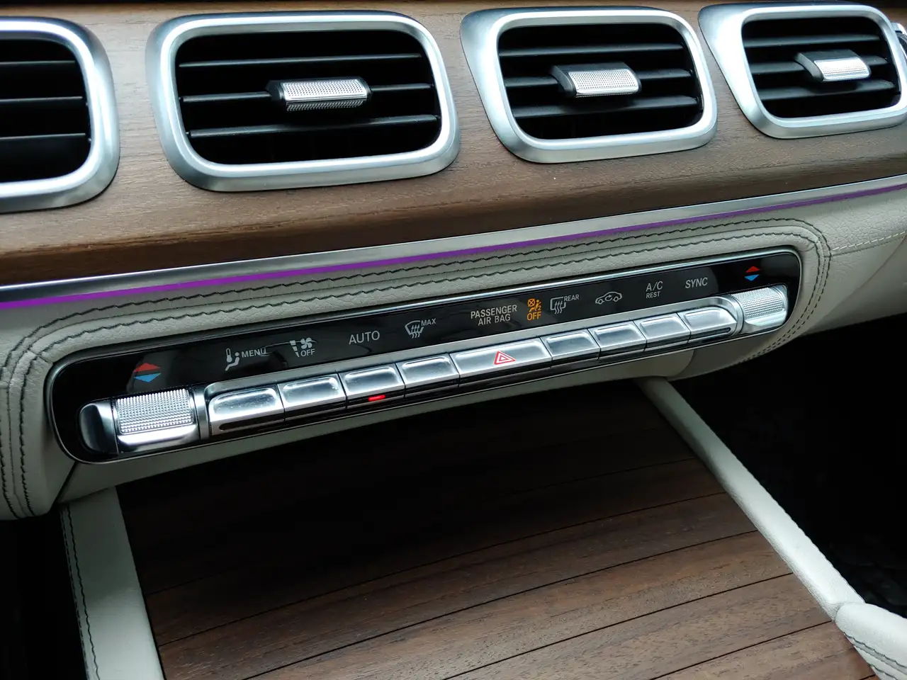 Mercedes-Benz GLE - Image 30