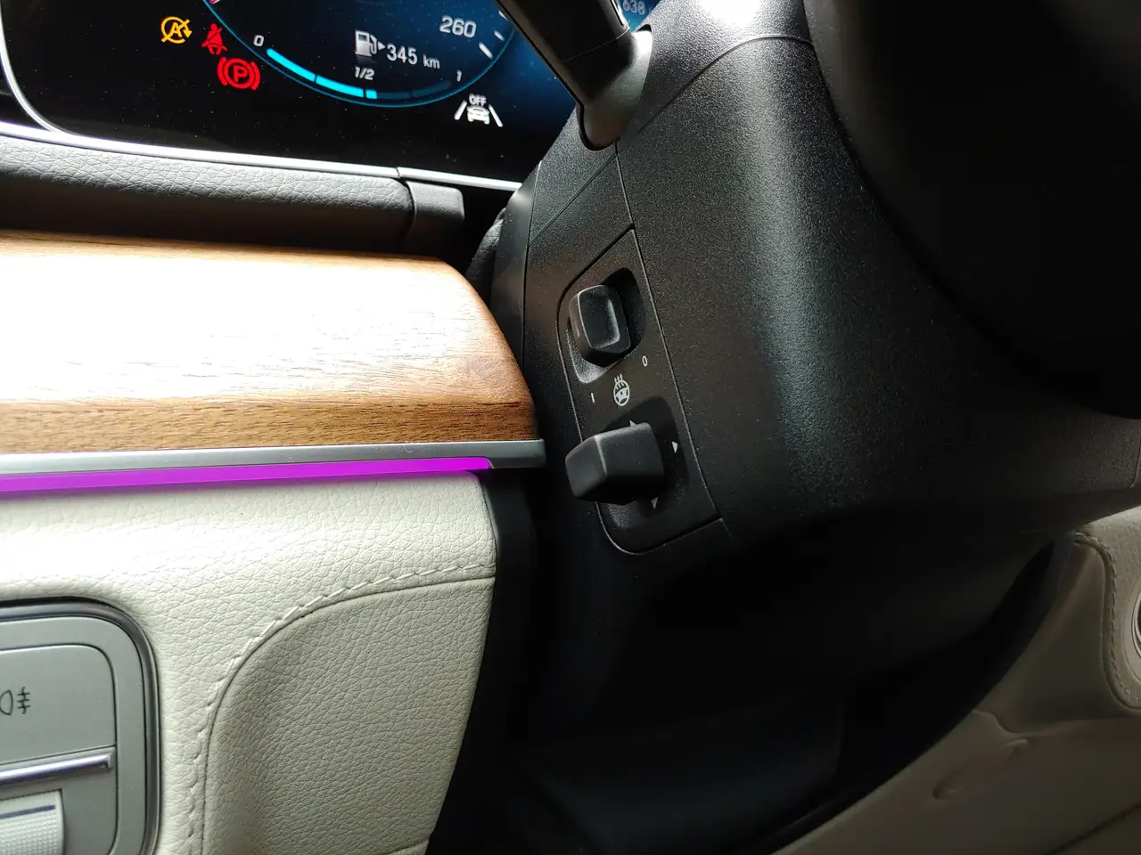 Mercedes-Benz GLE - Image 23