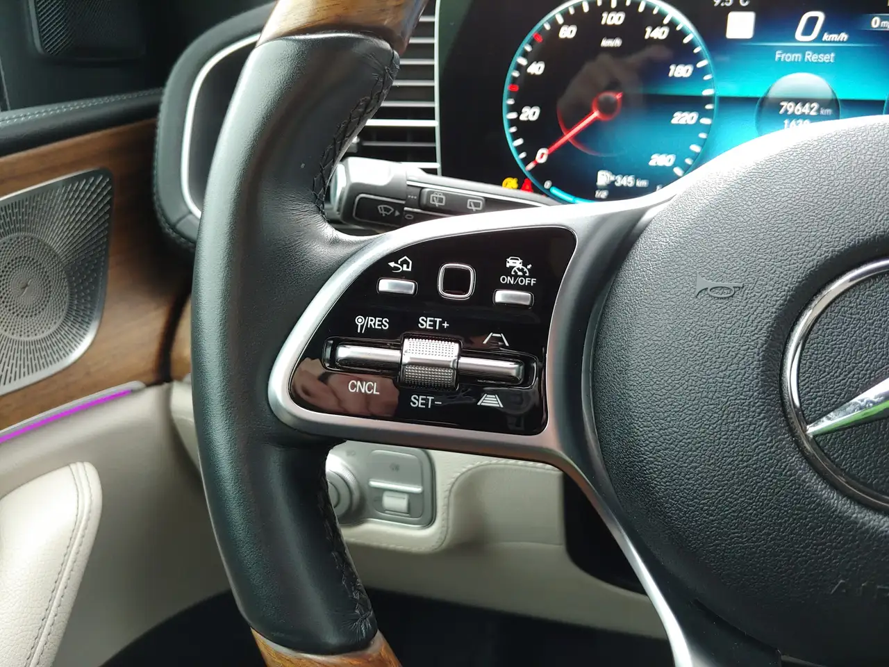 Mercedes-Benz GLE - Image 21