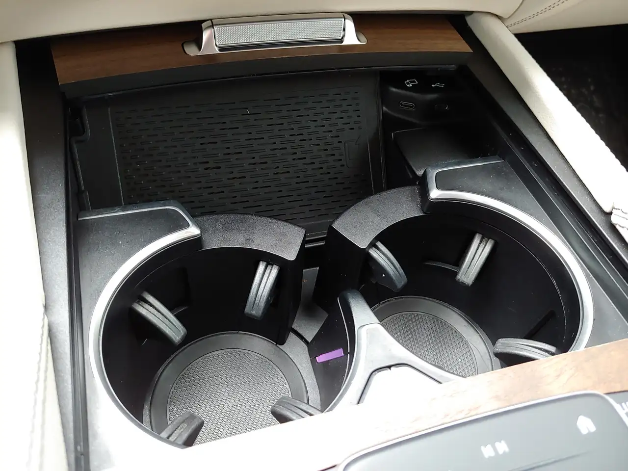 Mercedes-Benz GLE - Image 32