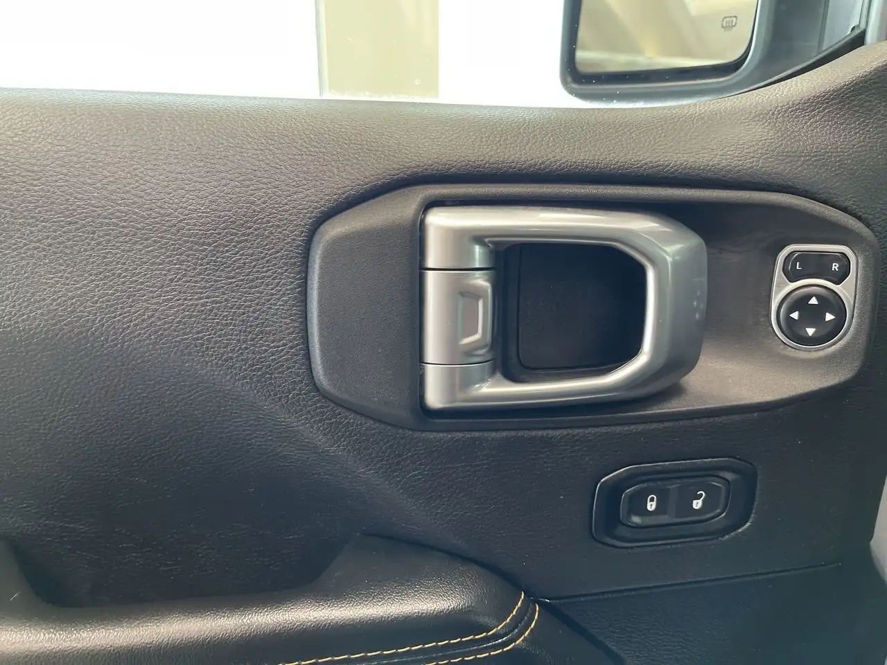 Jeep Wrangler - Image 21