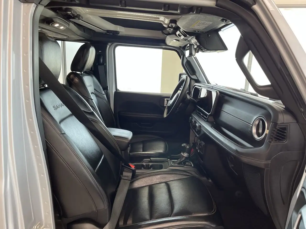 Jeep Wrangler - Image 31
