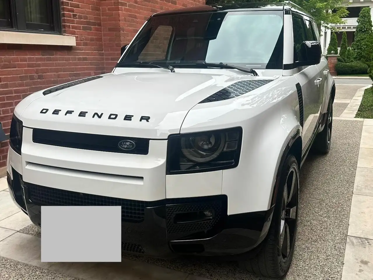 Land Rover Defender - Image 2