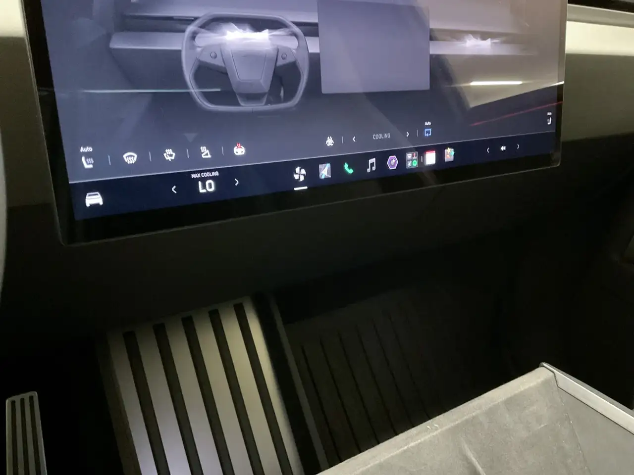 Tesla Cybertruck - Image 19