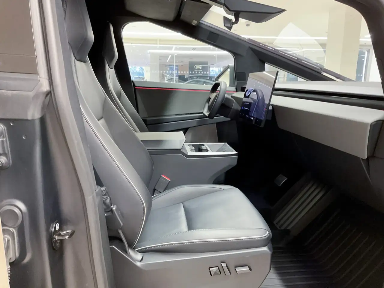 Tesla Cybertruck - Image 25