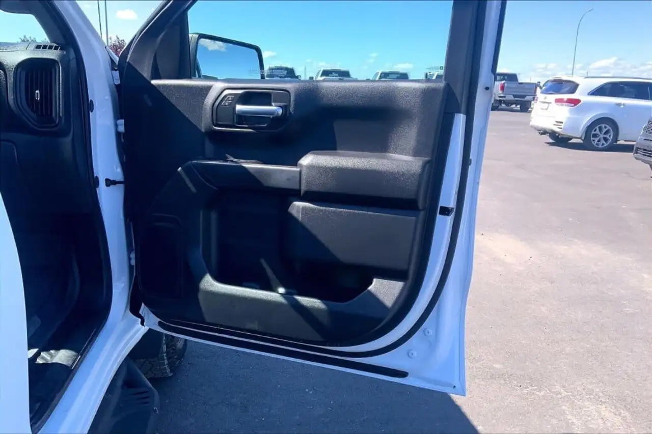 Chevrolet Silverado 1500 - Image 20