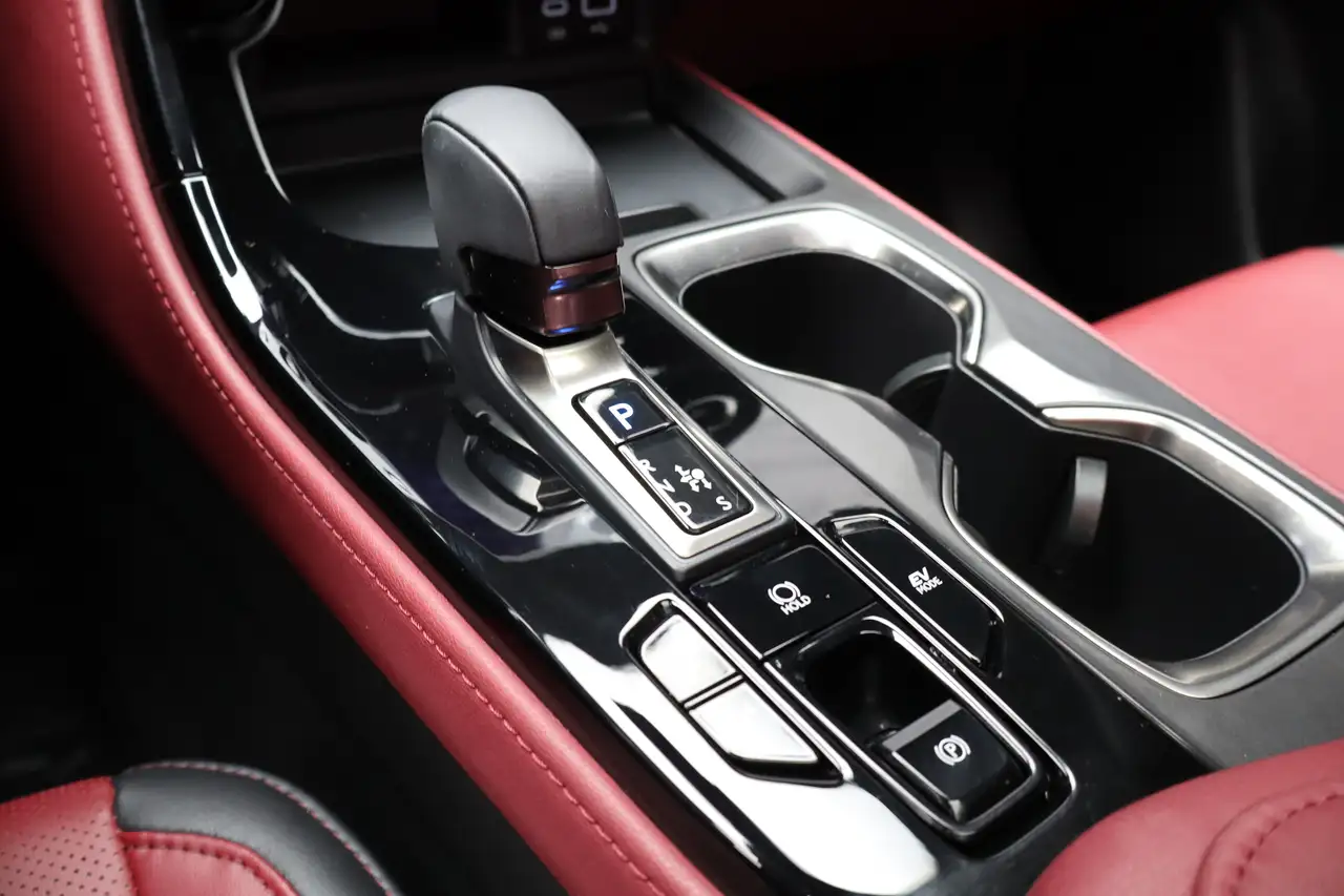 Lexus NX - Image 22
