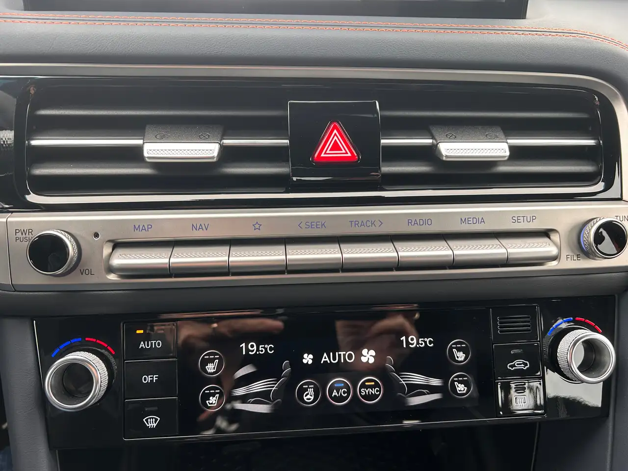 Genesis G70 - Image 15