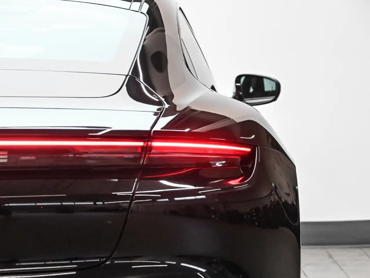 Porsche Taycan - Image 12