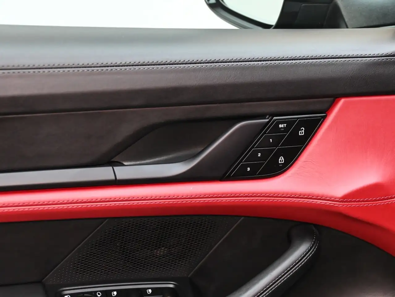 Porsche Taycan - Image 33