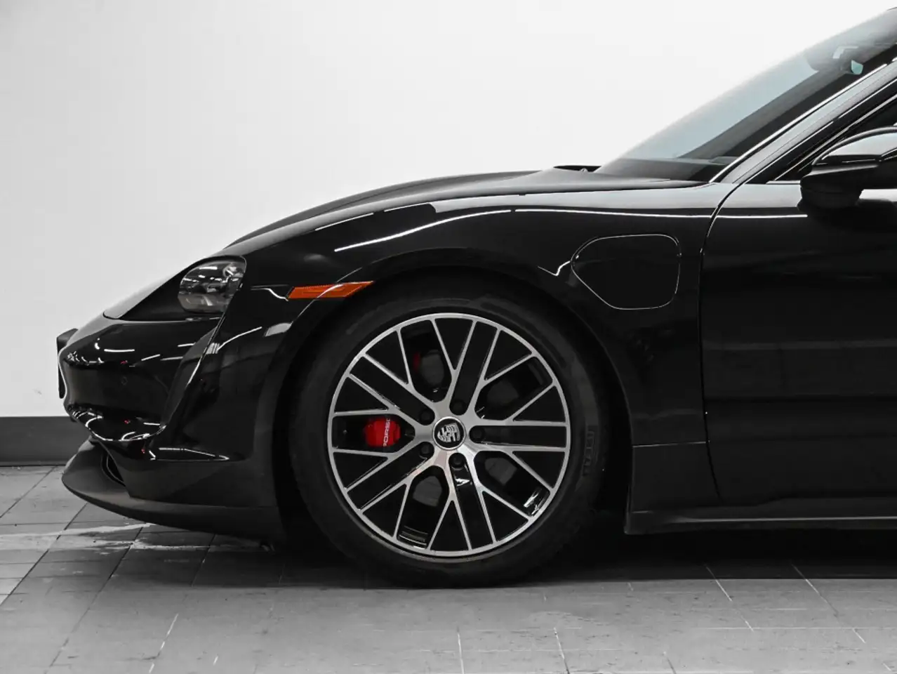 Porsche Taycan - Image 9