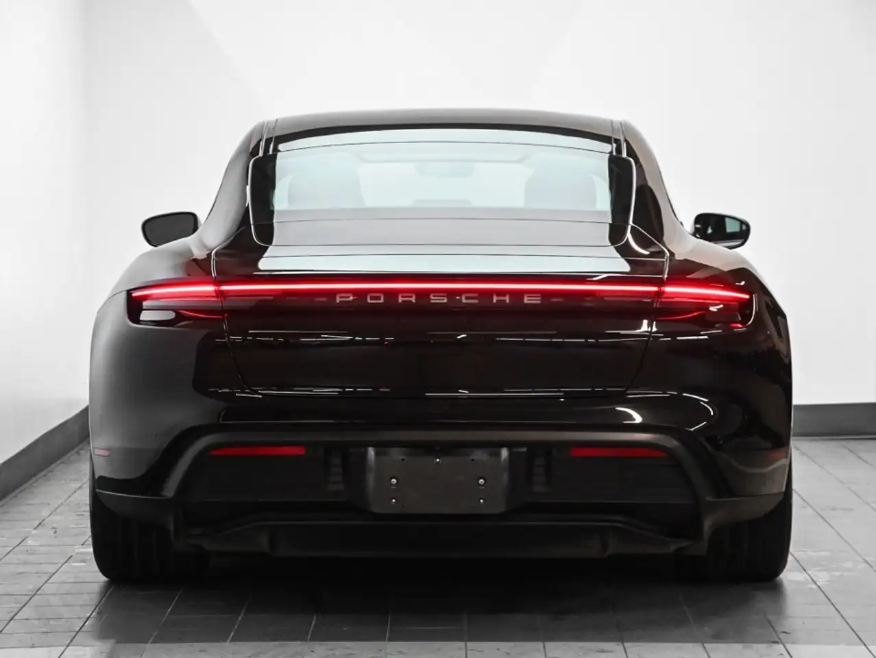 Porsche Taycan - Image 3