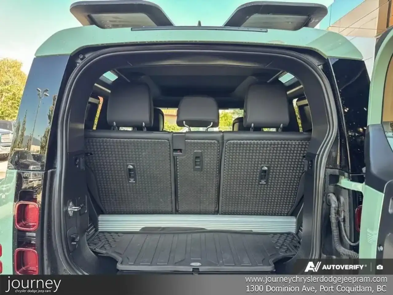 Land Rover Defender - Image 12