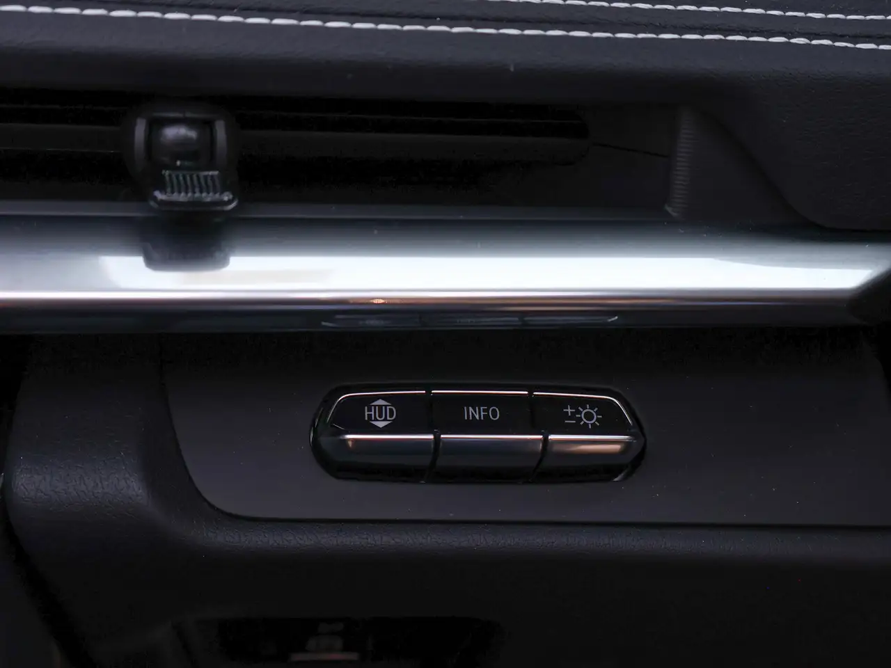 Chevrolet Corvette - Image 33