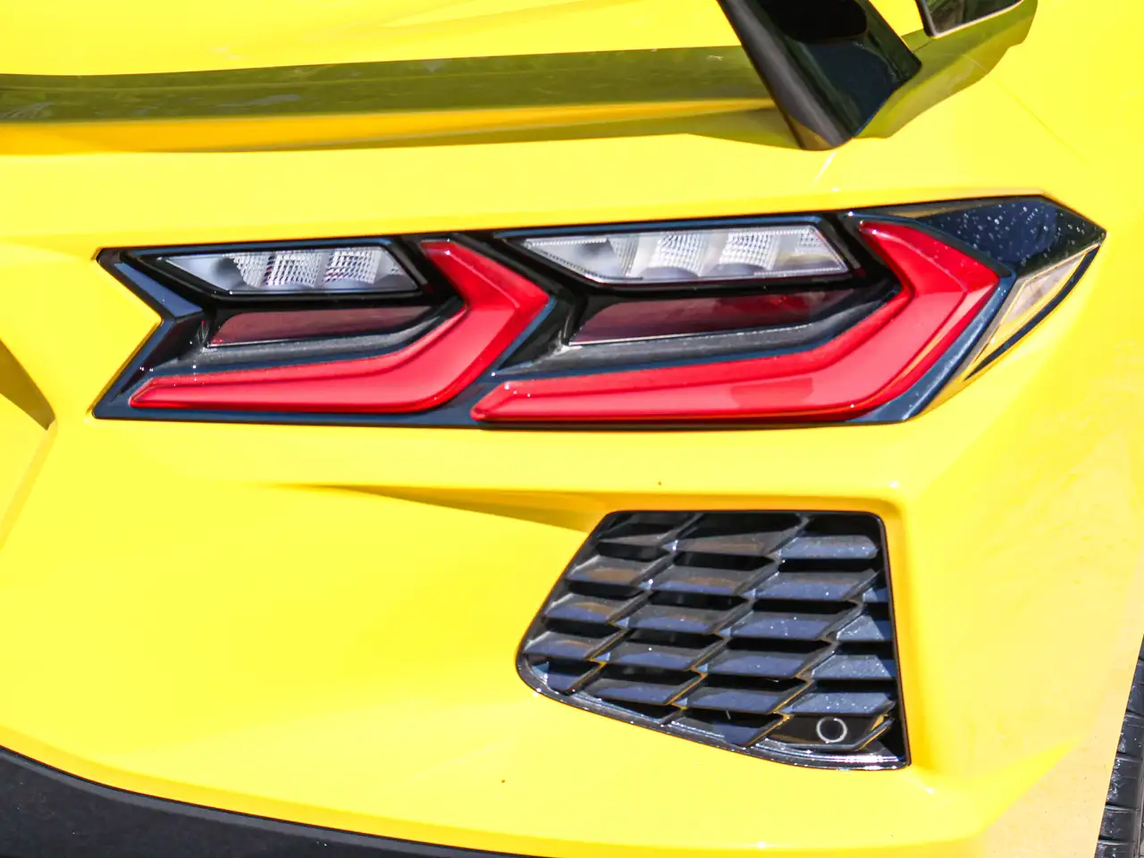 Chevrolet Corvette - Image 16