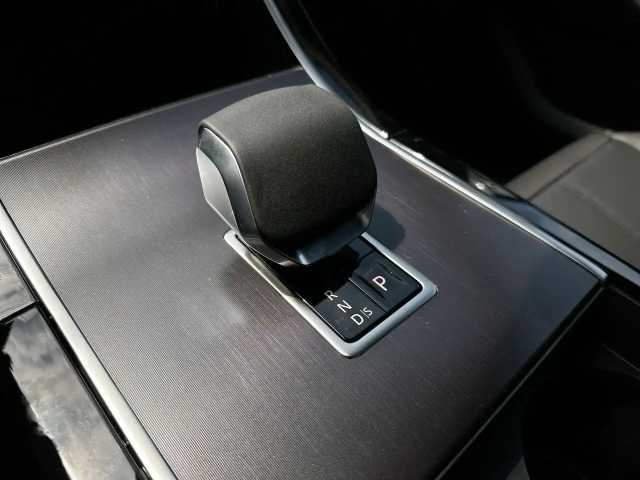 Land Rover Range Rover Velar - Image 26