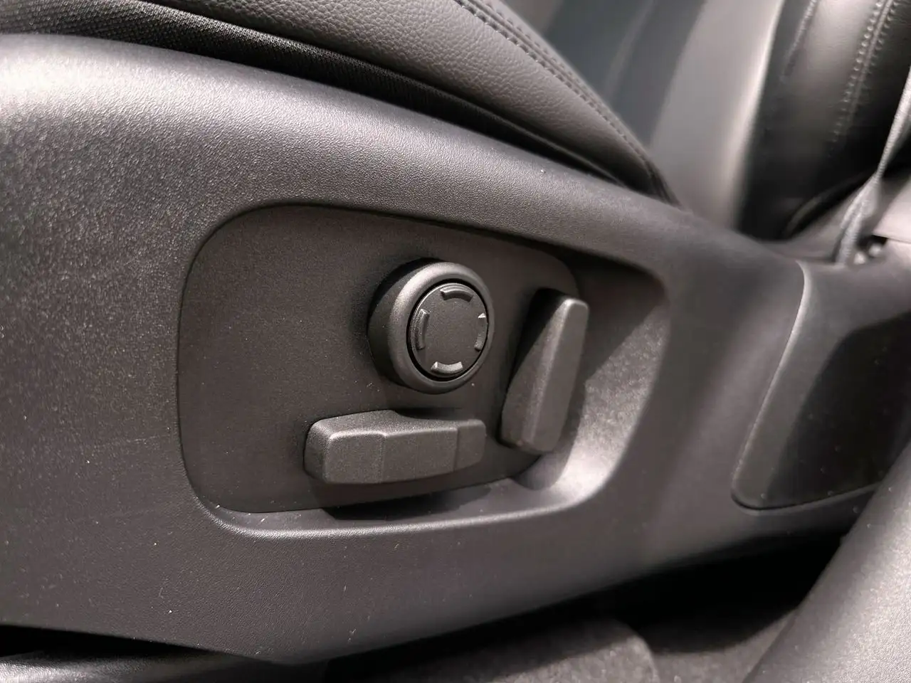 Land Rover Range Rover Velar - Image 19