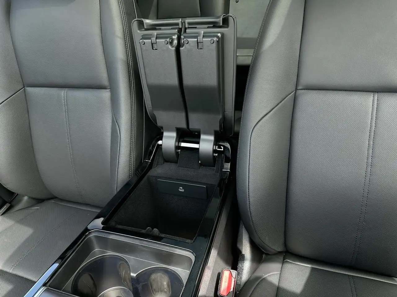 Land Rover Range Rover Velar - Image 27
