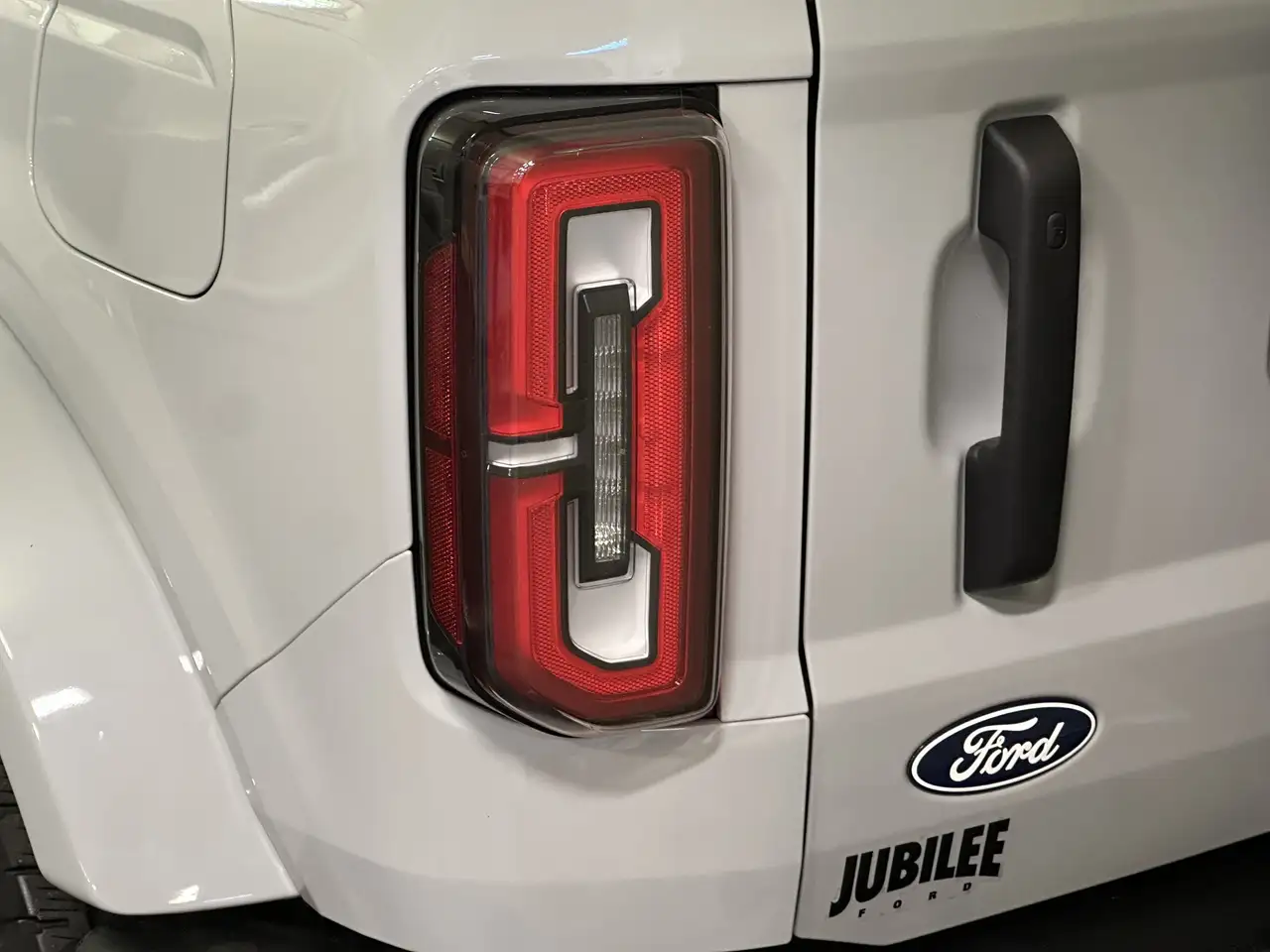 Ford Bronco - Image 18