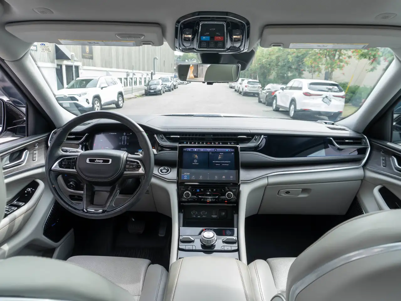 Jeep Grand Cherokee - Image 12