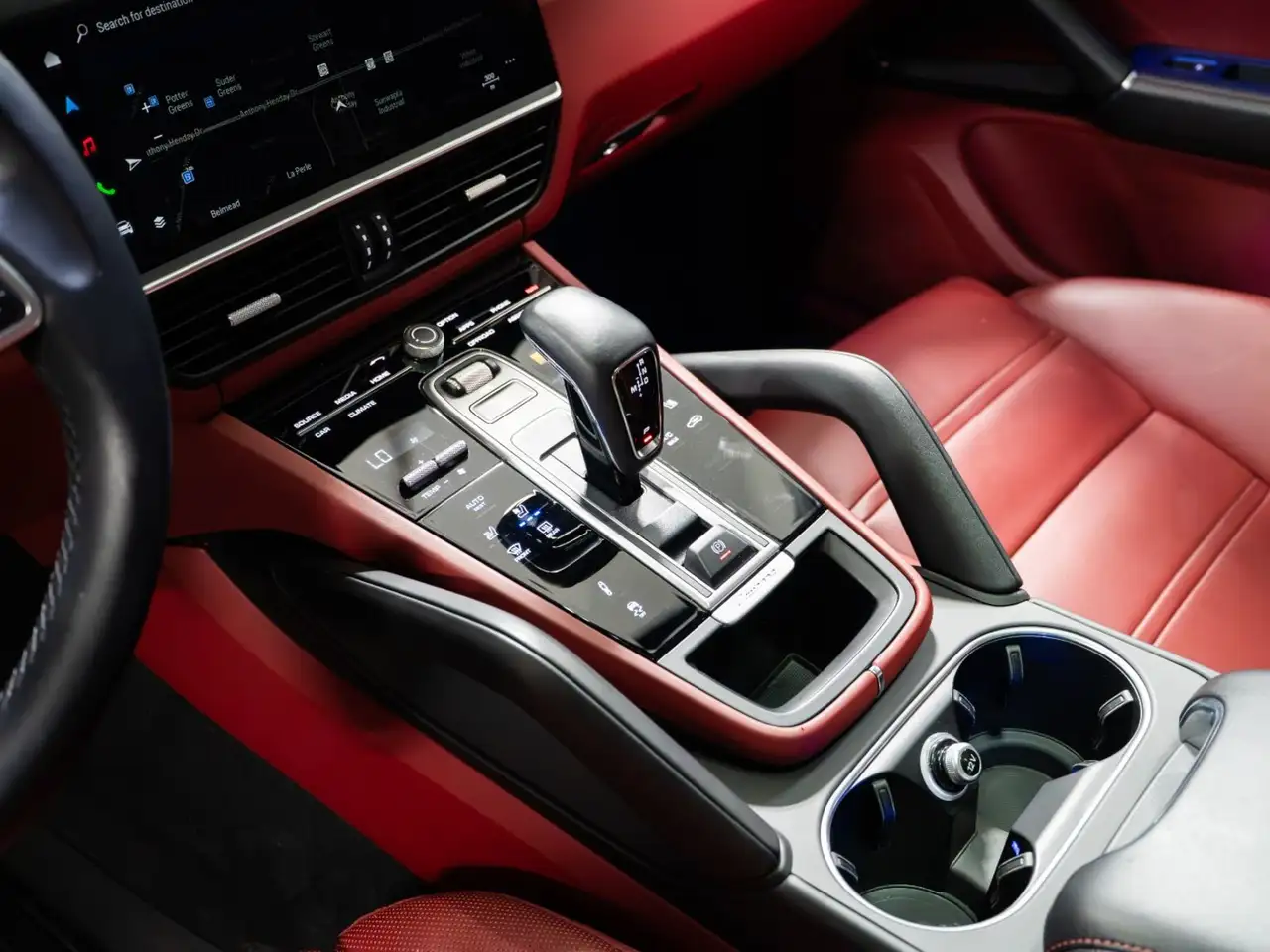 Porsche Cayenne - Image 27