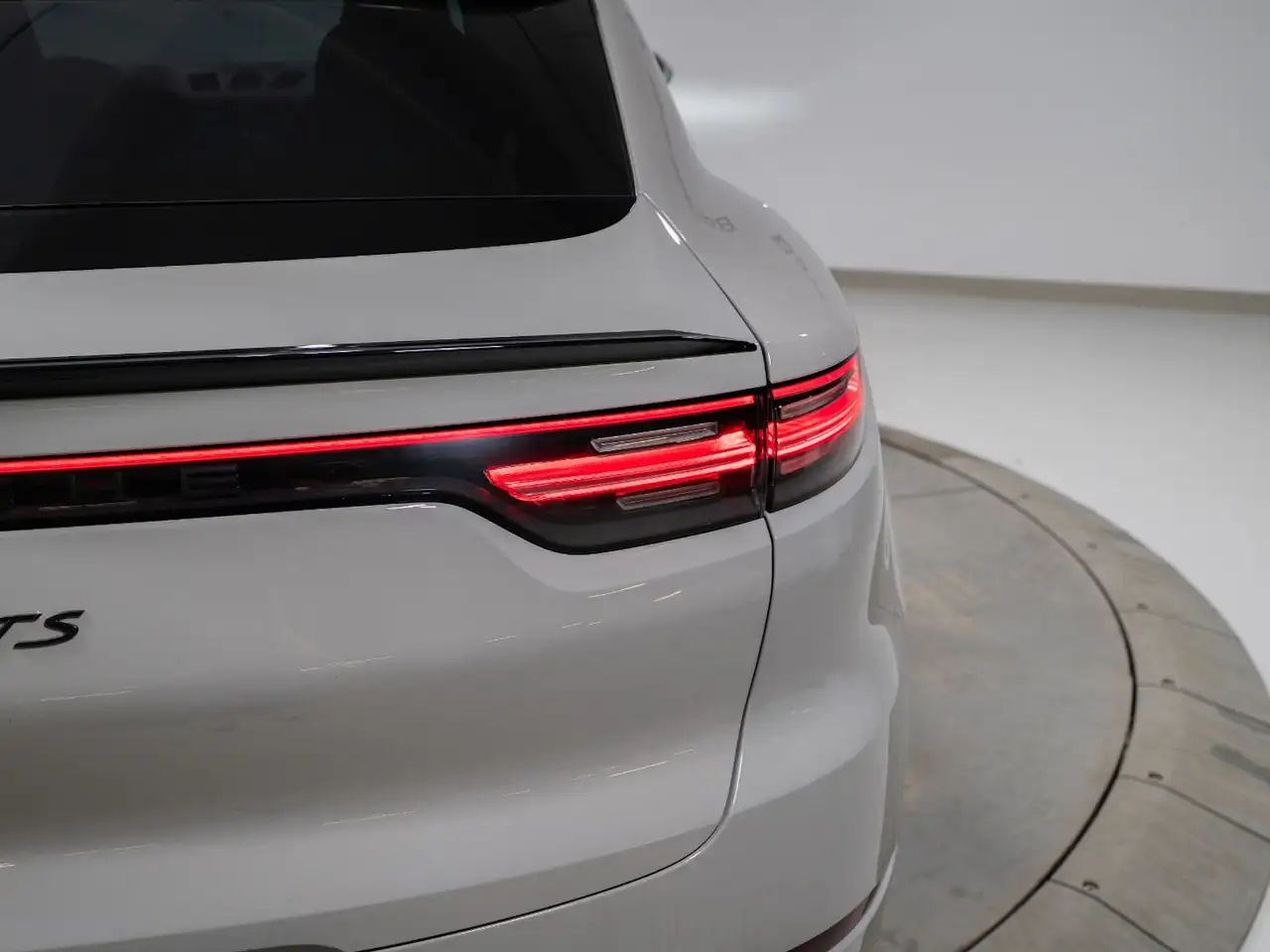 Porsche Cayenne - Image 11