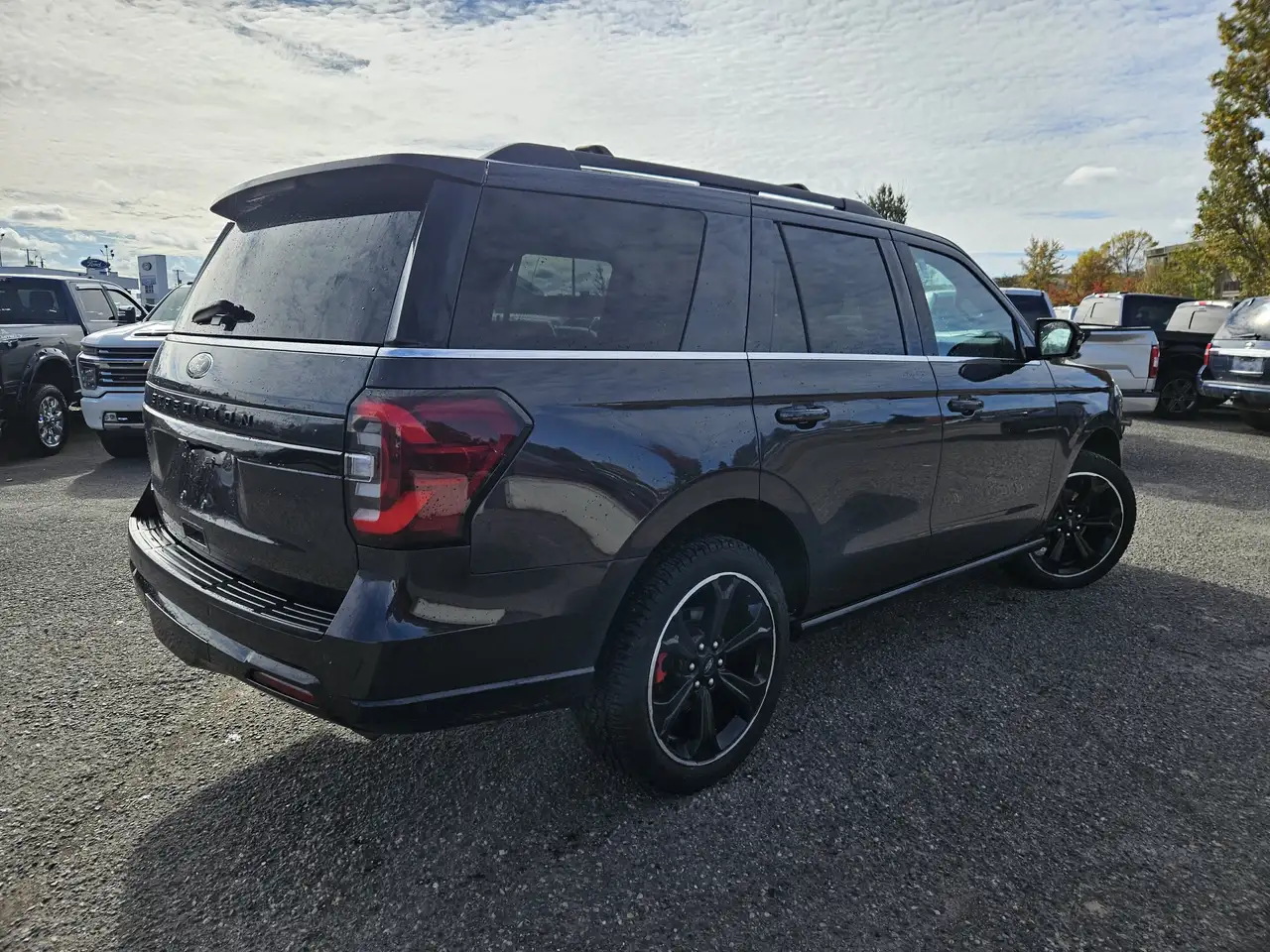 Ford Expedition - Image 5