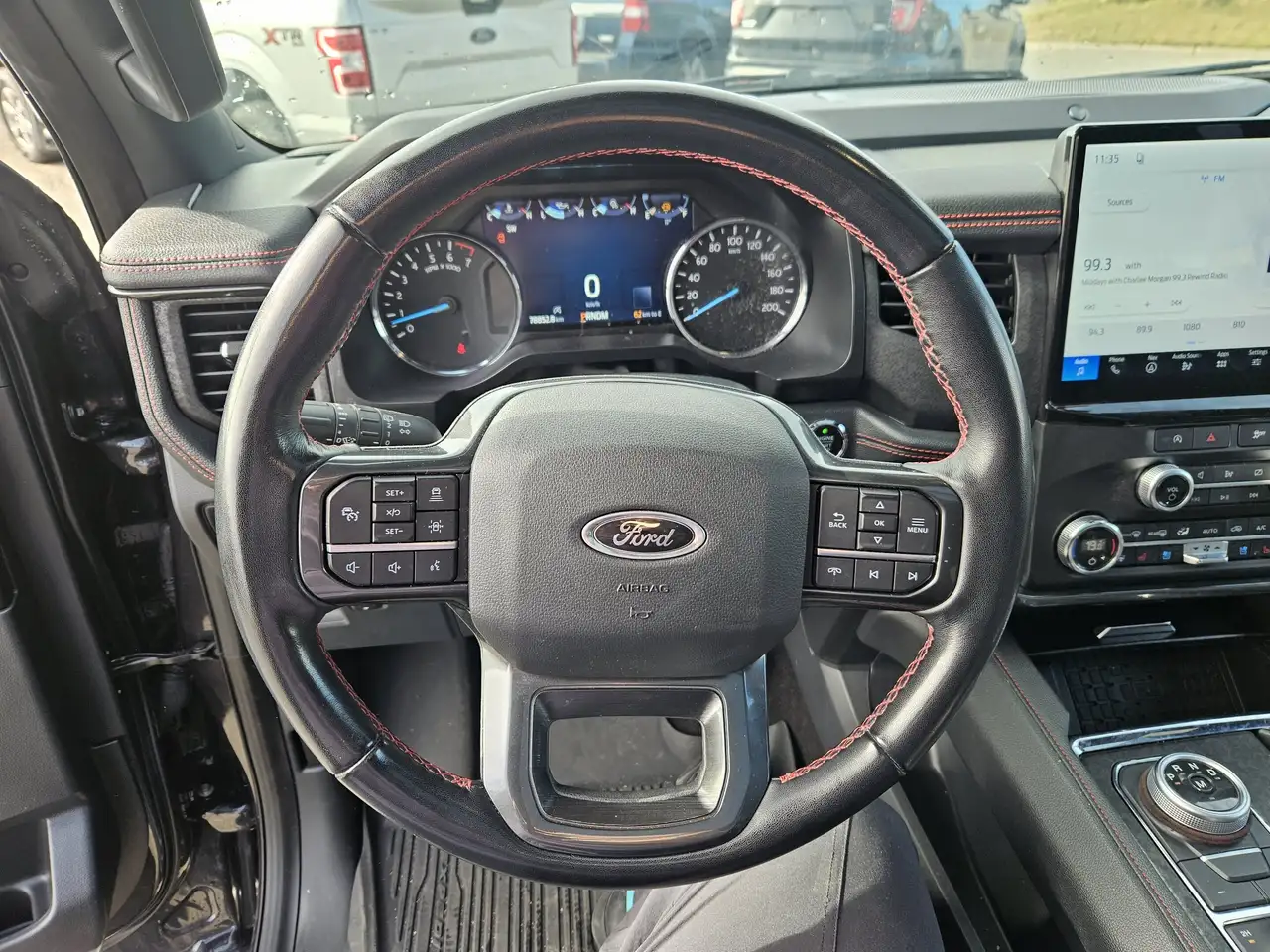 Ford Expedition - Image 17