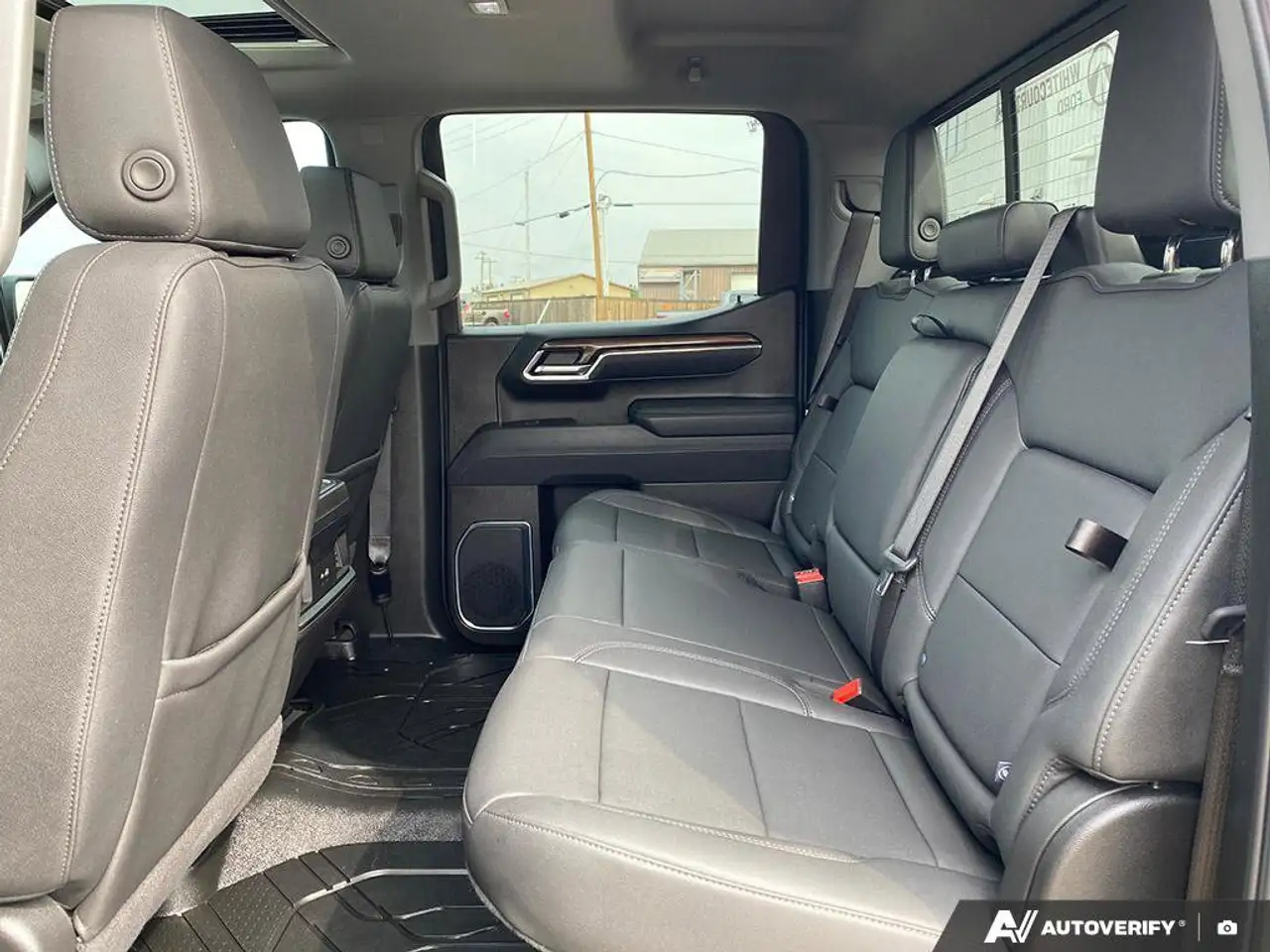 Chevrolet Silverado 1500 - Image 22