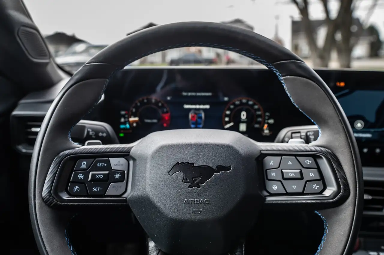 Ford Mustang - Image 23