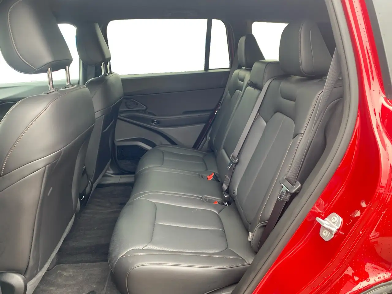 Jeep Cherokee - Image 13