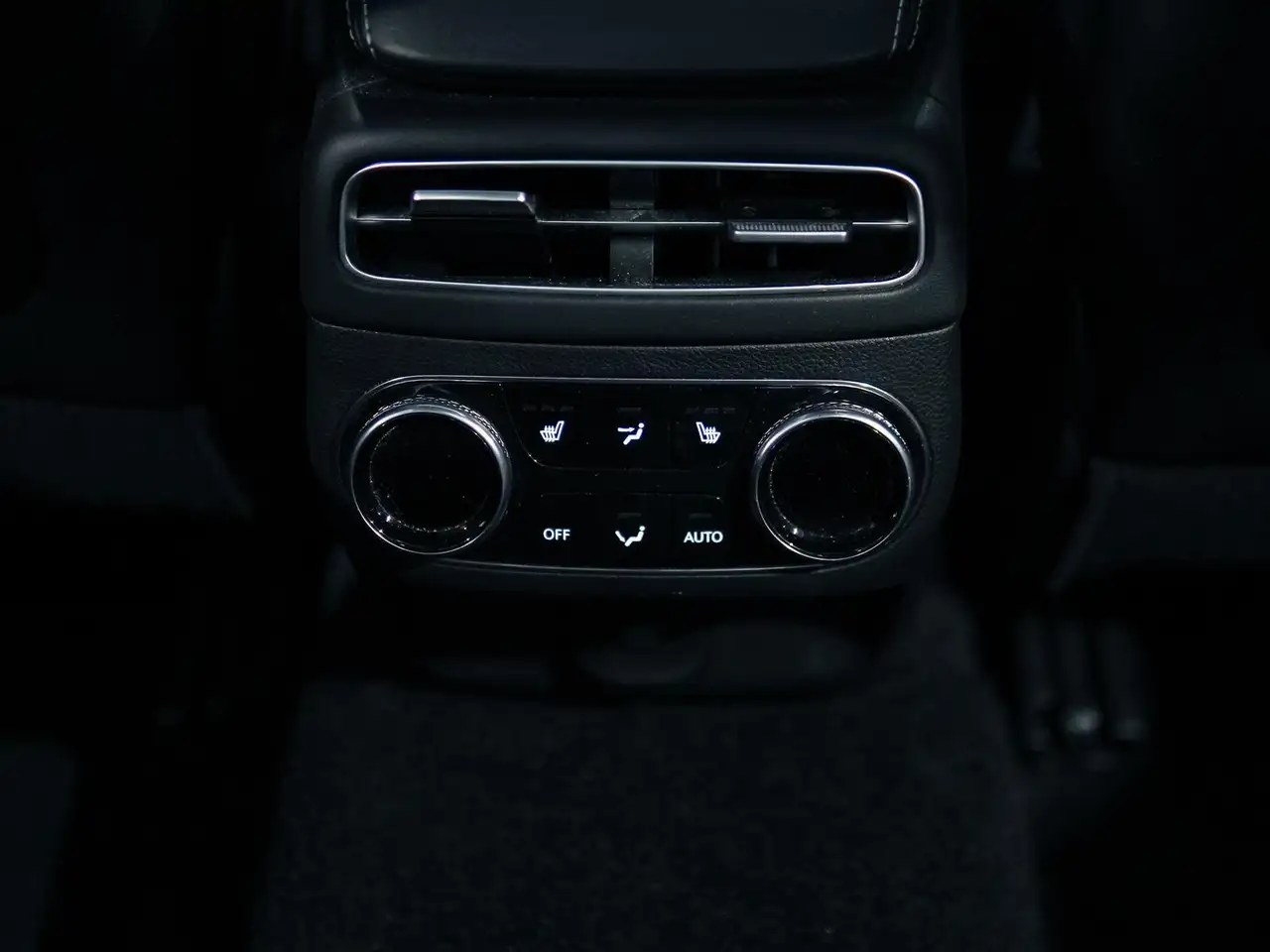 Genesis GV70 - Image 28