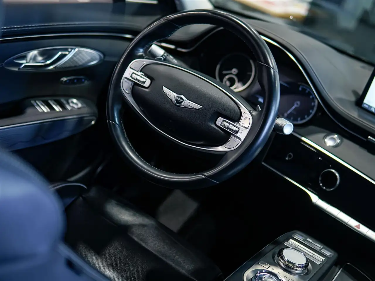 Genesis GV70 - Image 12