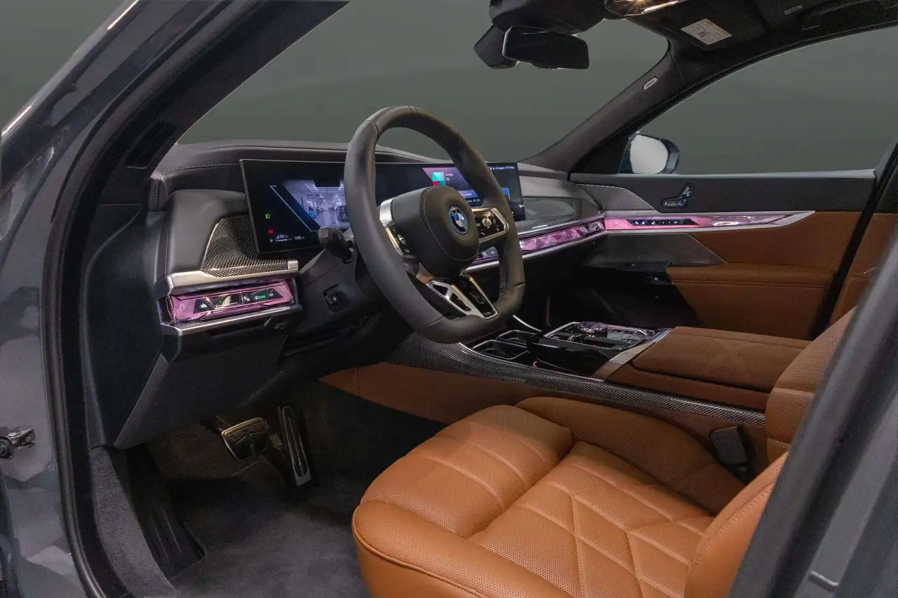 BMW 7 Series - Image 23