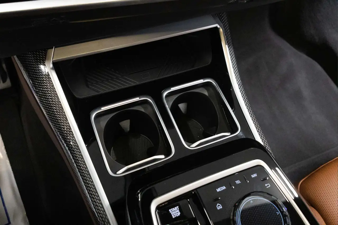BMW 7 Series - Image 28