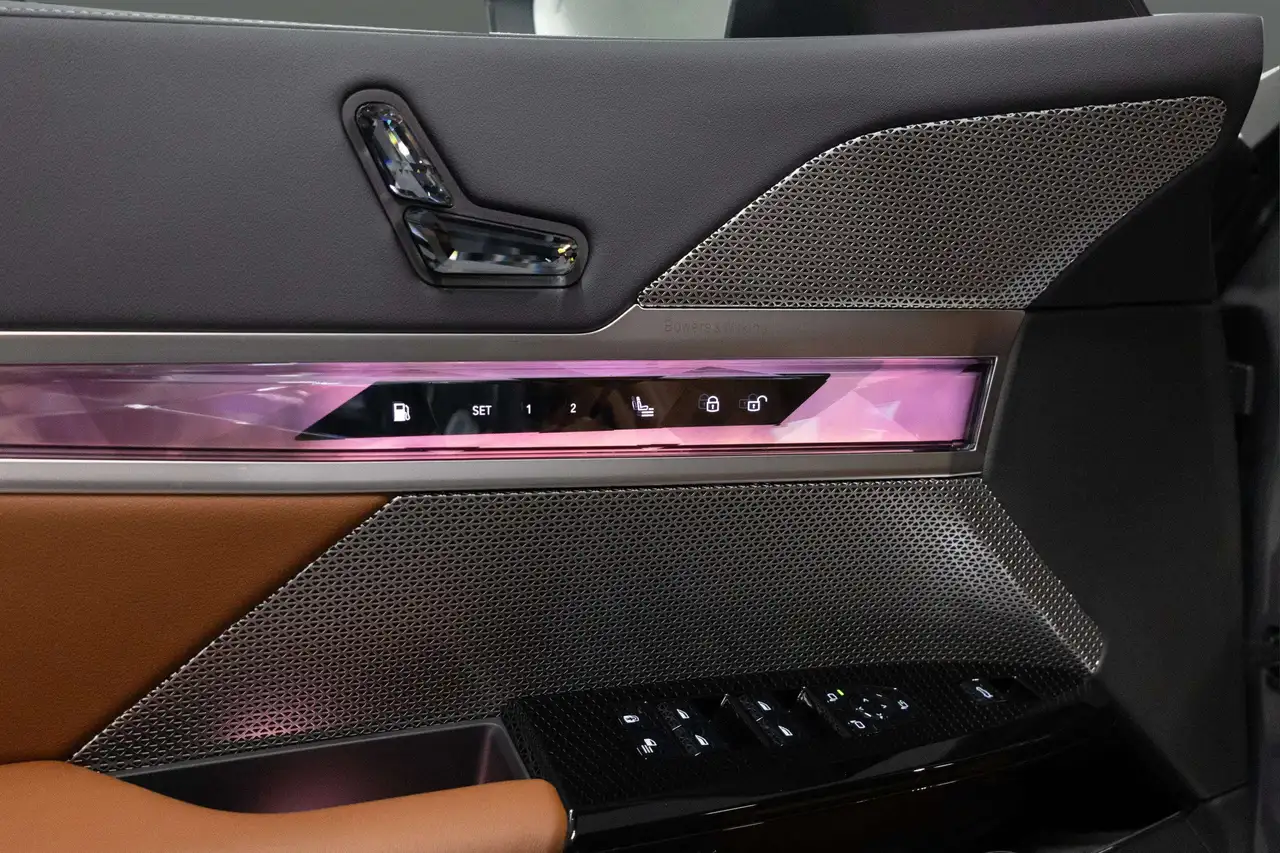BMW 7 Series - Image 22