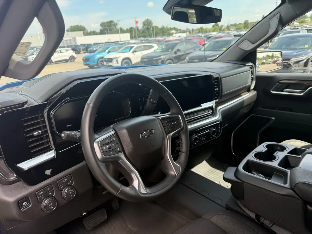 Chevrolet Silverado 1500 - Image 10