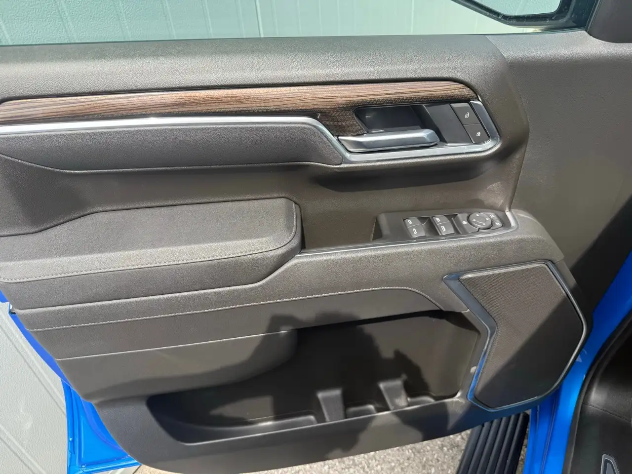 Chevrolet Silverado 1500 - Image 15
