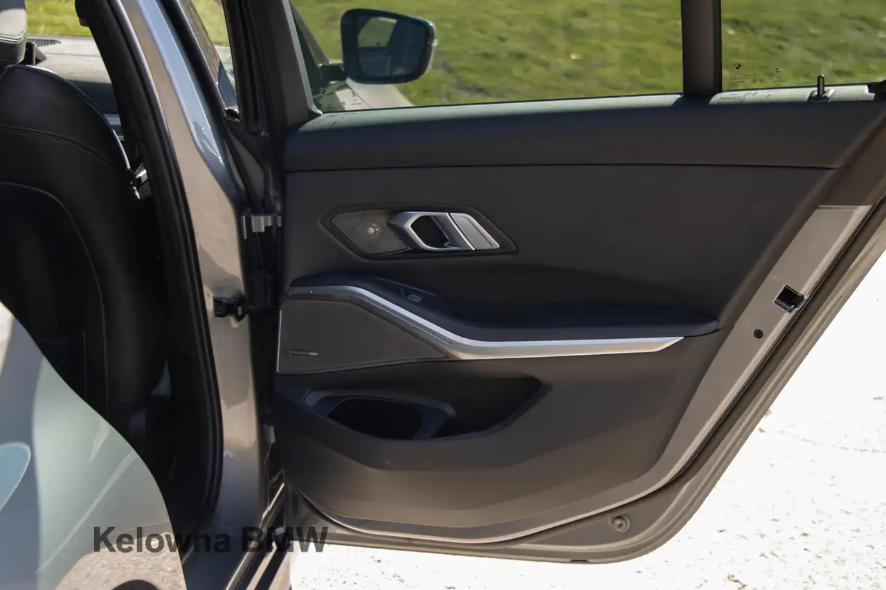 BMW 3 Series - Image 17