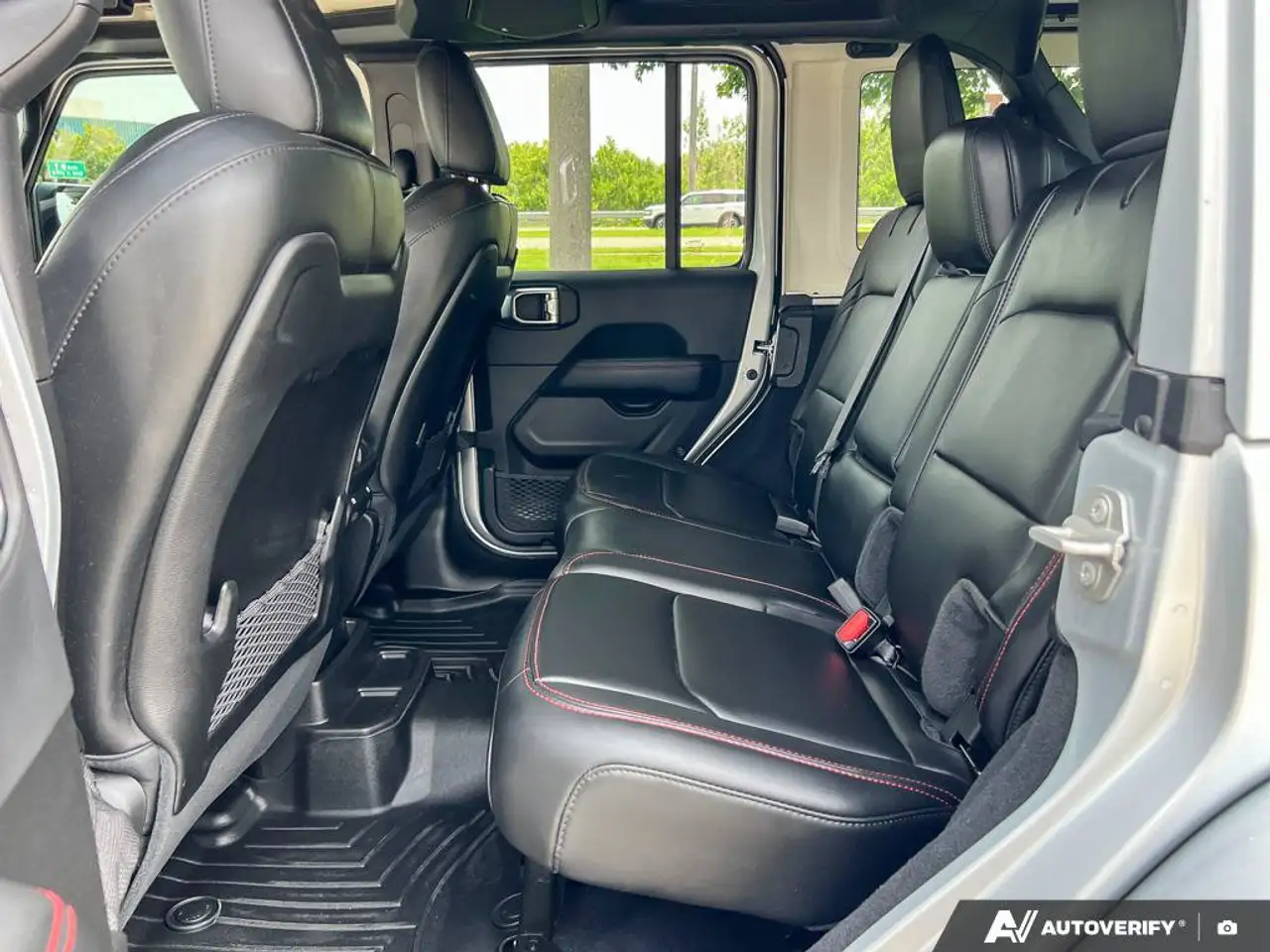 Jeep Wrangler - Image 27
