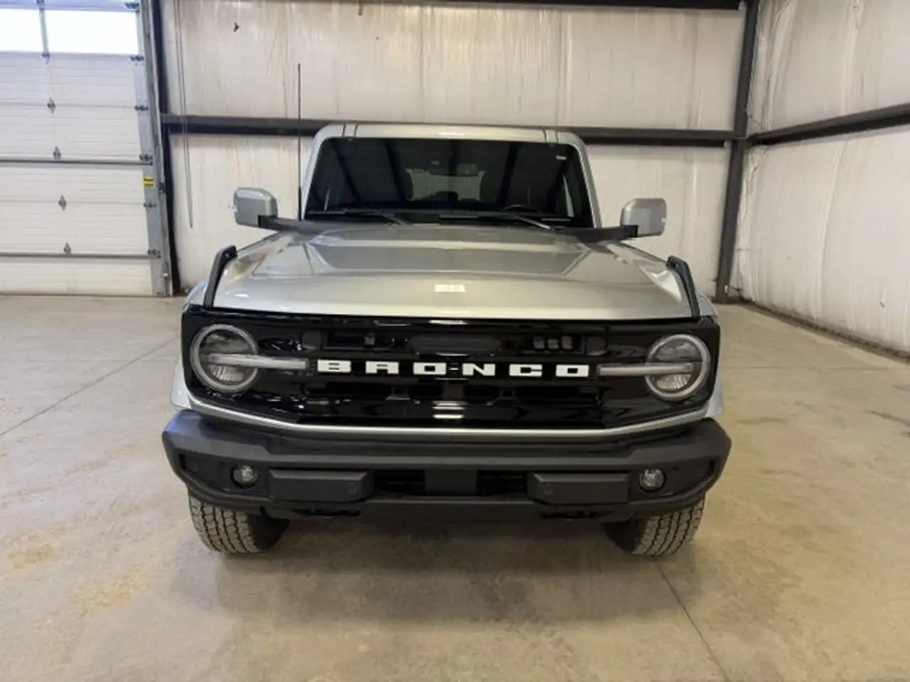 Ford Bronco - Image 2
