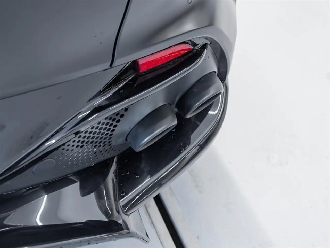 Aston Martin DBX - Image 44